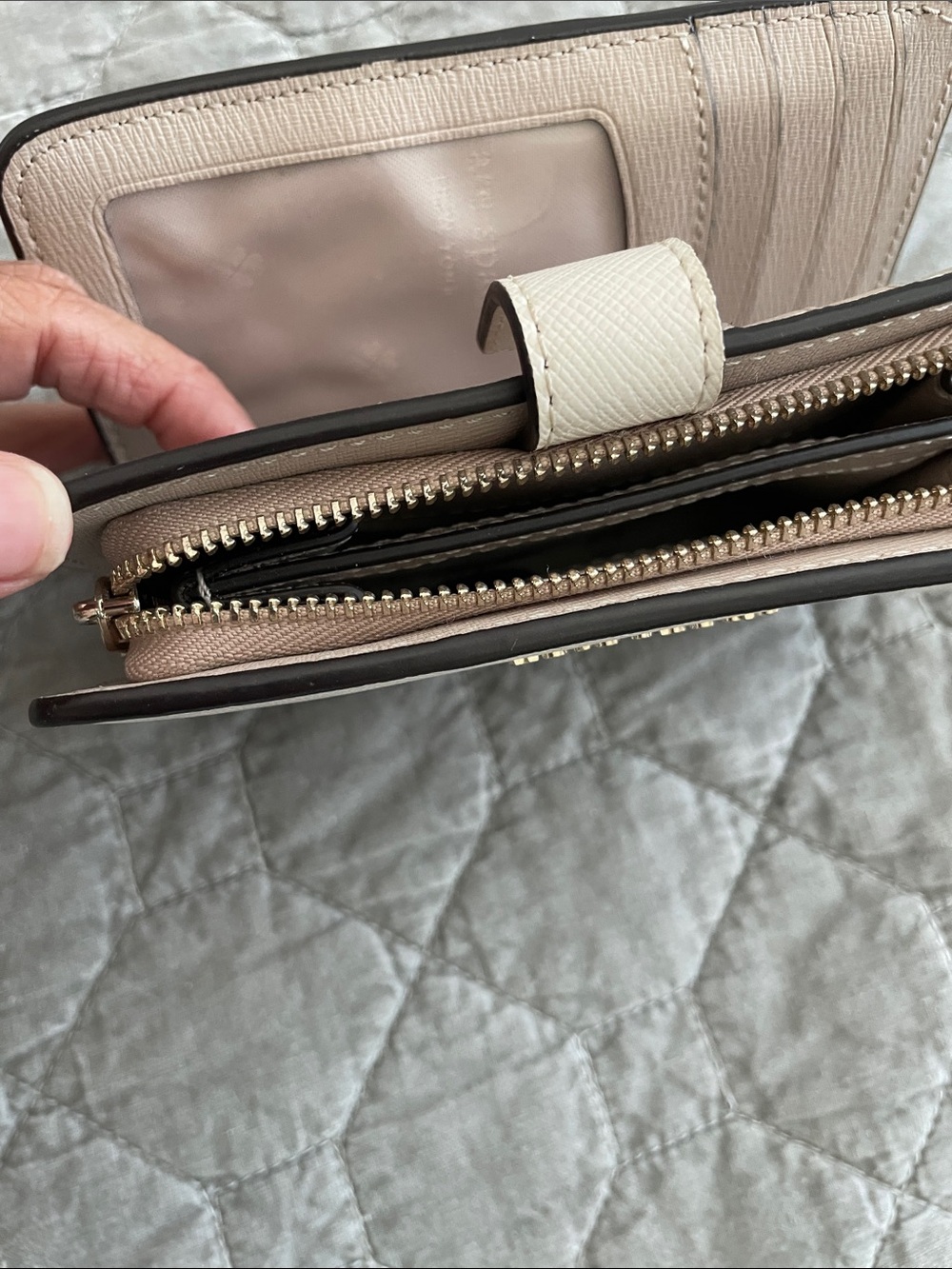 kate spade two-tone cream and tan zip-around wallet - Picture 4 of 4